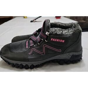 Women’s Size 9 Fashion Hiking Boot Slip On Grey Pink